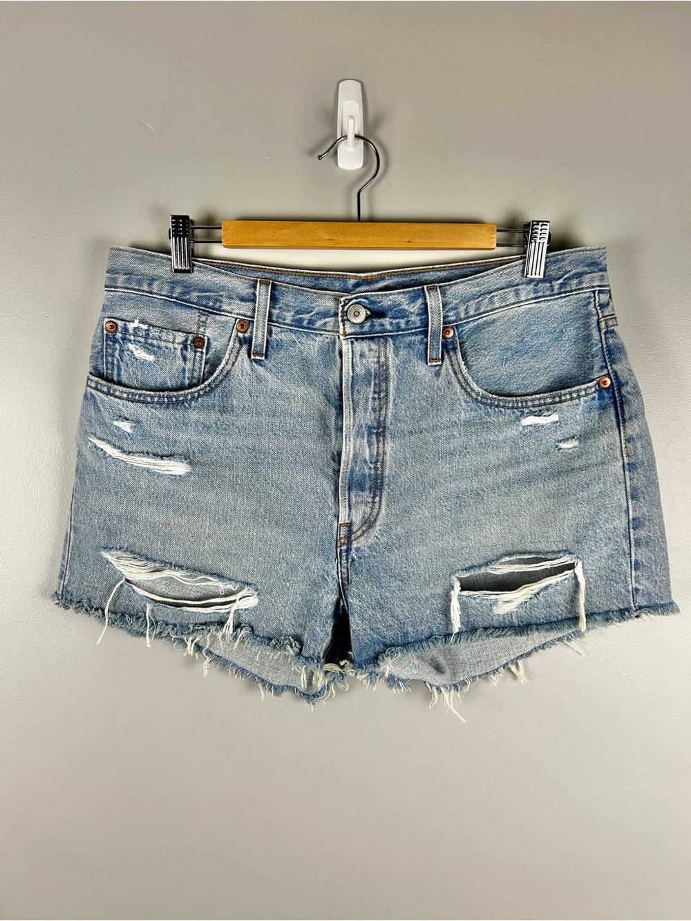 LEVI'S 501 Denim Shorts Distressed 32 Light Wash Cotton Festival Boho Relaxed